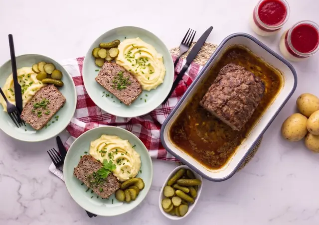 Juicy Meatloaf with Mashed Potatoes, Chives and Pickled Cucumbers & Raspberry Panna Cotta in a Jar