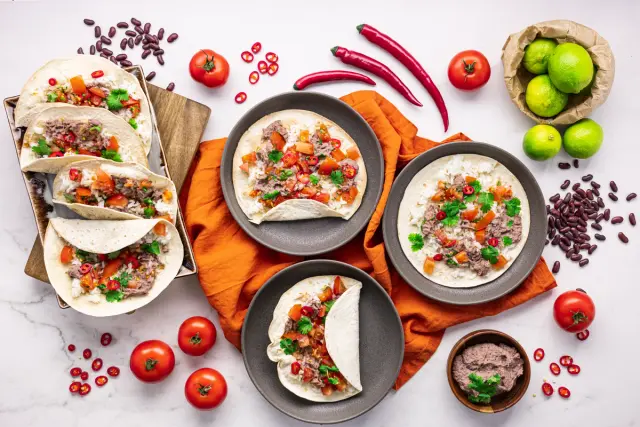 Tostadat paputahnalla, limeriisillä & salsalla