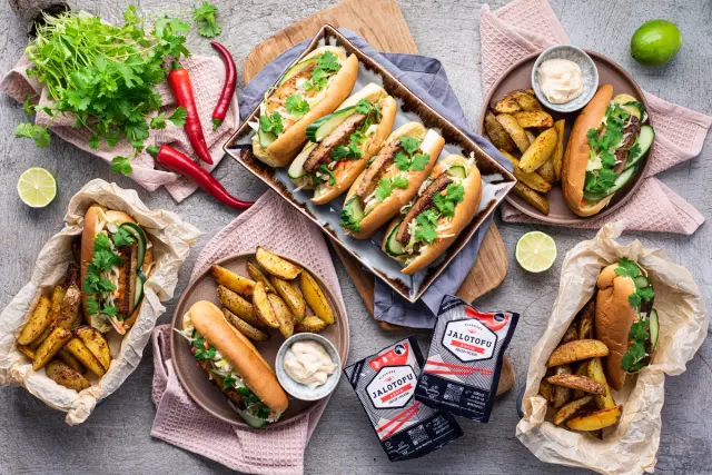 Banh mi hodarit Aasia-tofulla & paahdettuja perunoita