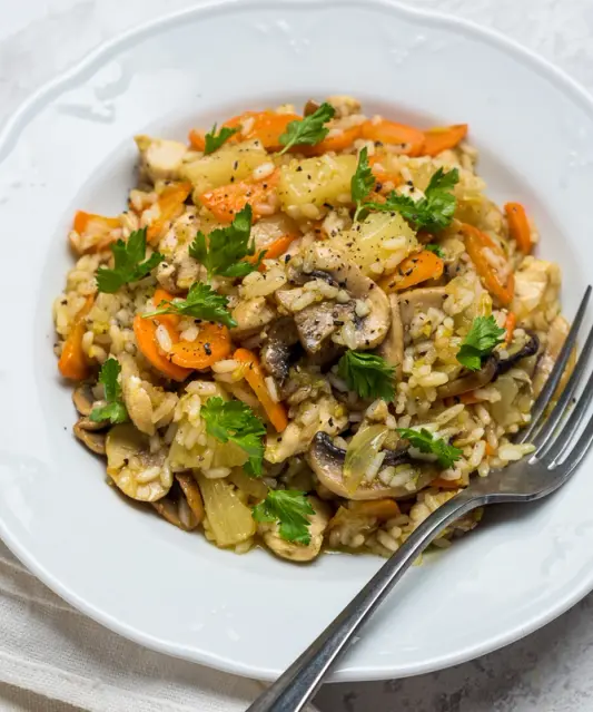 Rice and pineapple stir-fry with chicken
