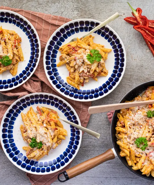 Creamy Chicken Pasta with Bell Pepper & Parmesan Cheese