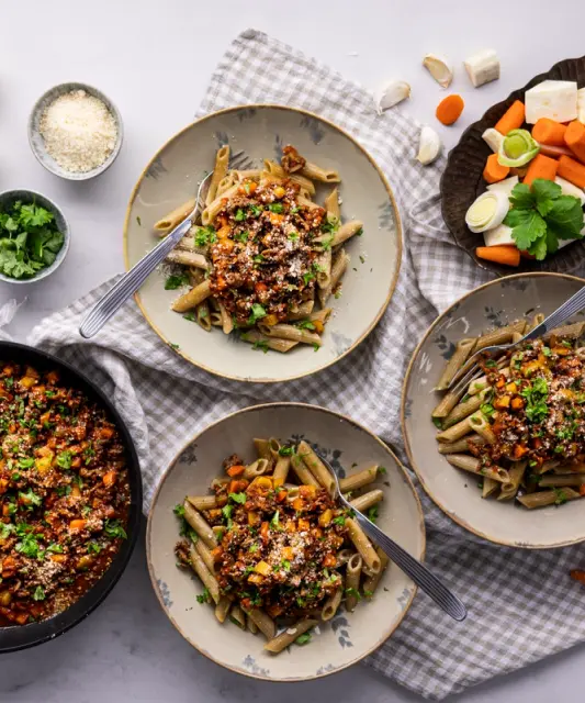 Pasta Bolognese & parmesanjuustoa