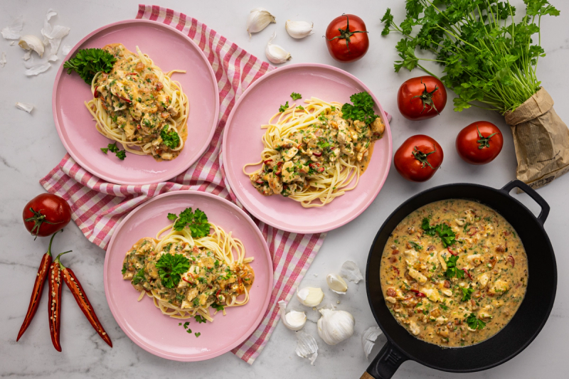 Krémové aglio e olio těstoviny s kuřecím masem