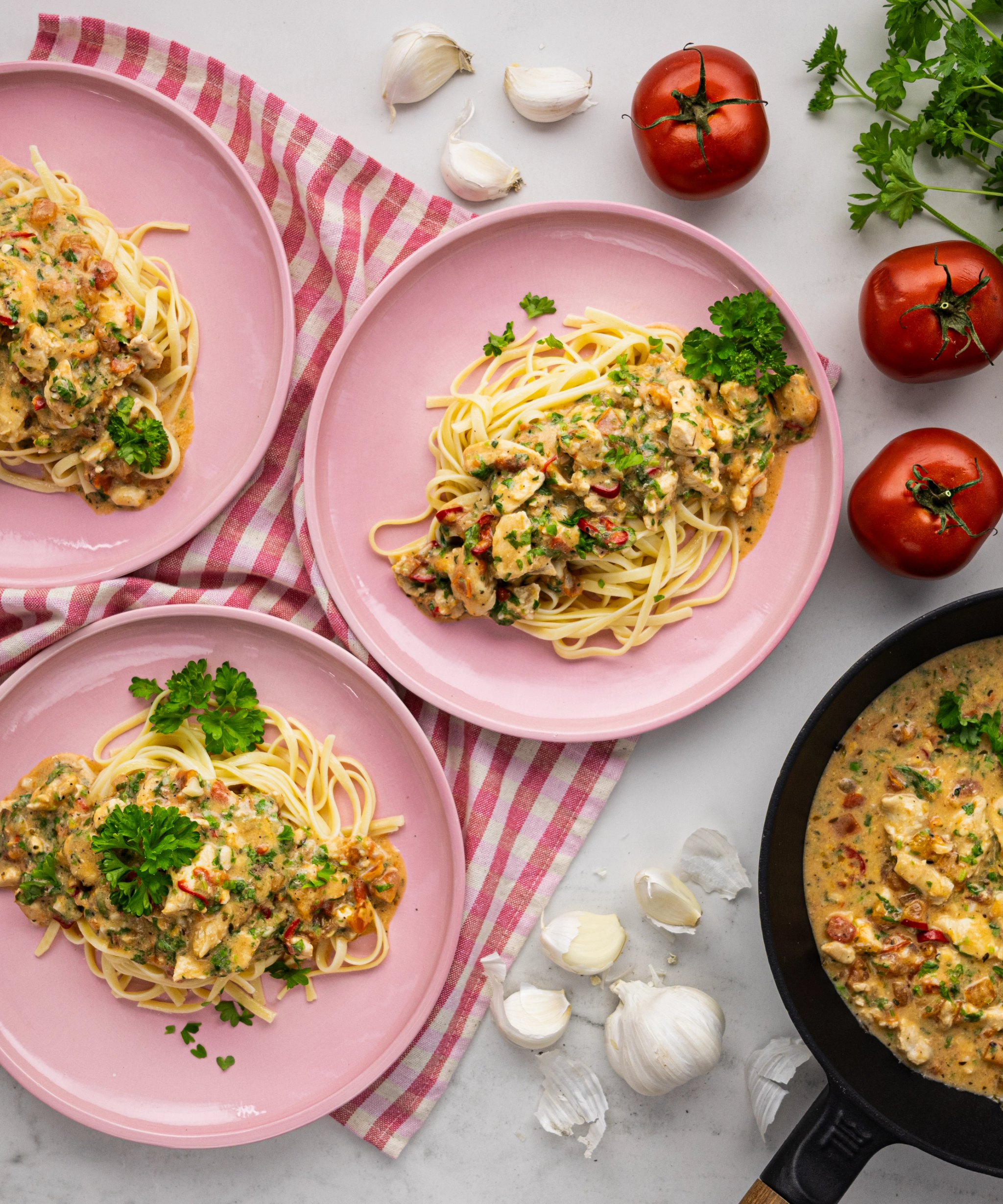 Gluteeniton kermainen aglio e olio kanapasta