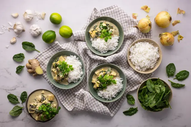 Vihreä Palak tofu & riisiä