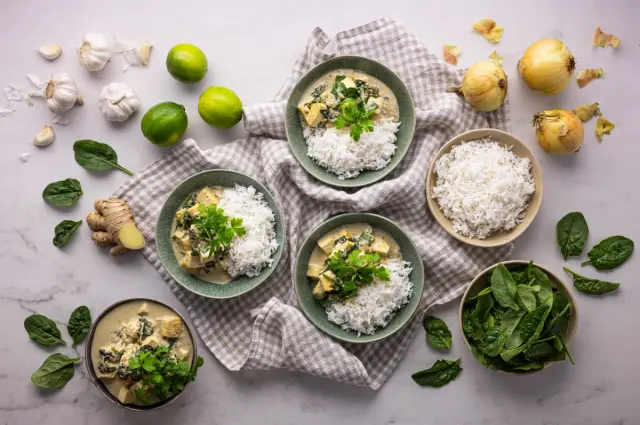 Vihreä Palak tofu & riisiä