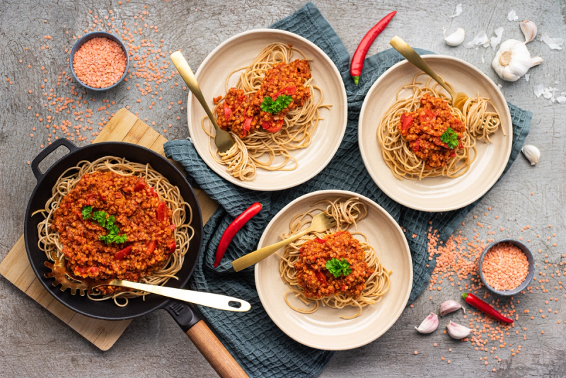 Chilli boloňská omáčka s čočkou a těstovinami