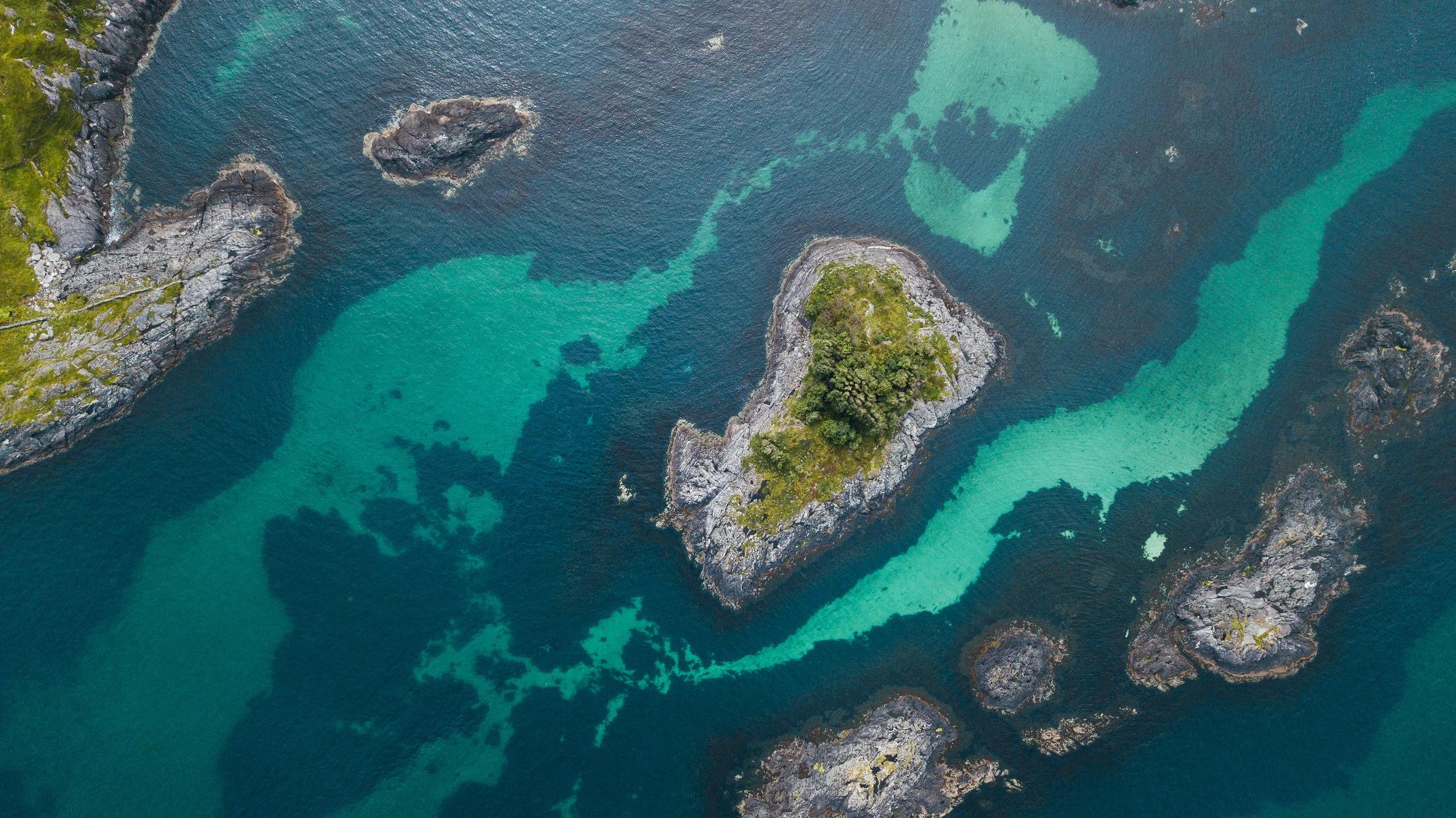 Askrova er ein øy sør for Florø, 30 min med rutebåt.