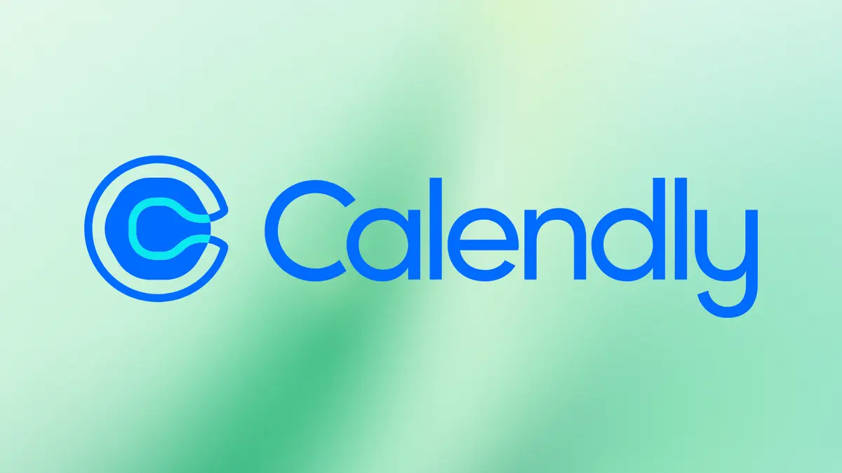 Logo Calendly berwarna biru di atas latar gradasi hijau mint, digunakan sebagai cover artikel tentang alternatif Calendly untuk tools penjadwalan di Indonesia.