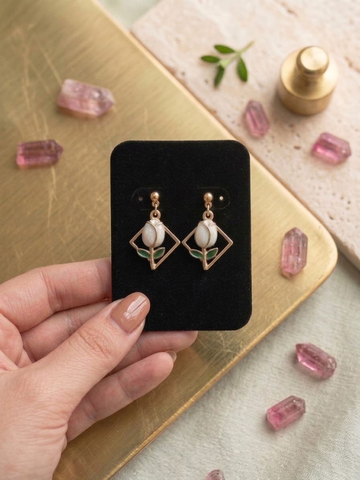 The Flora Diamond Pure White, Earrings