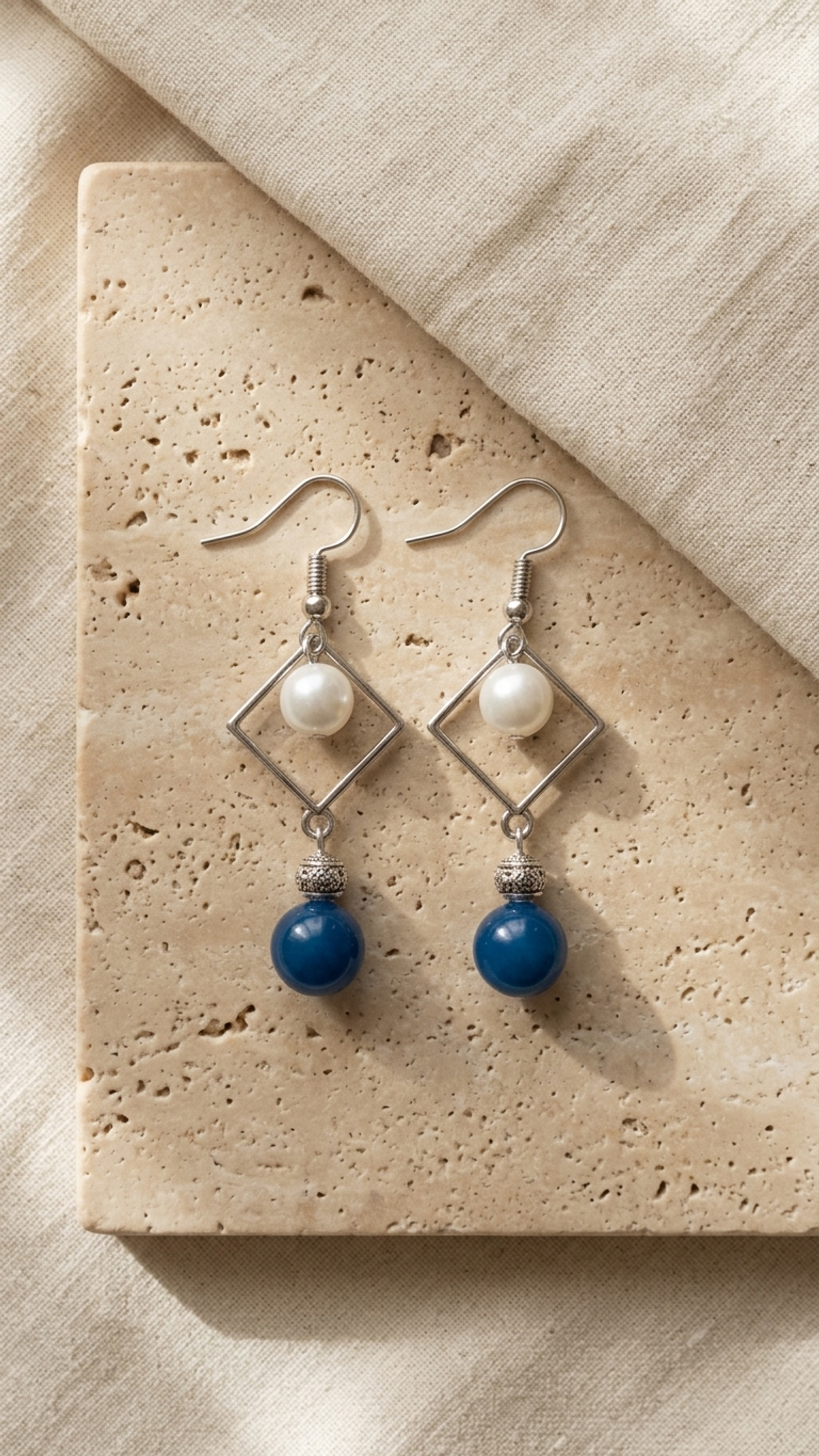 The Midnight Pearl, Earrings