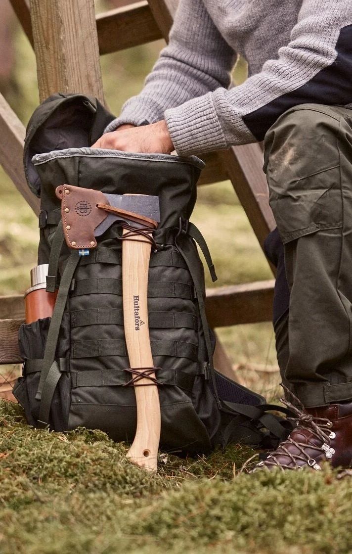 outdoors knives and axes