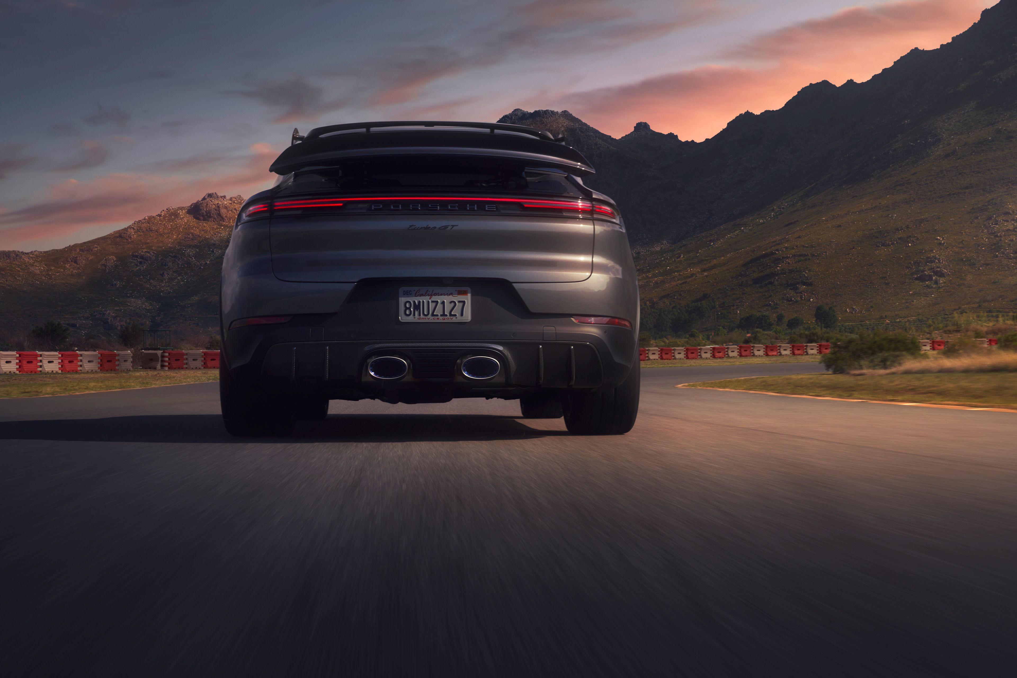 PORSCHE_T-GT_HM-WEB_09.jpg