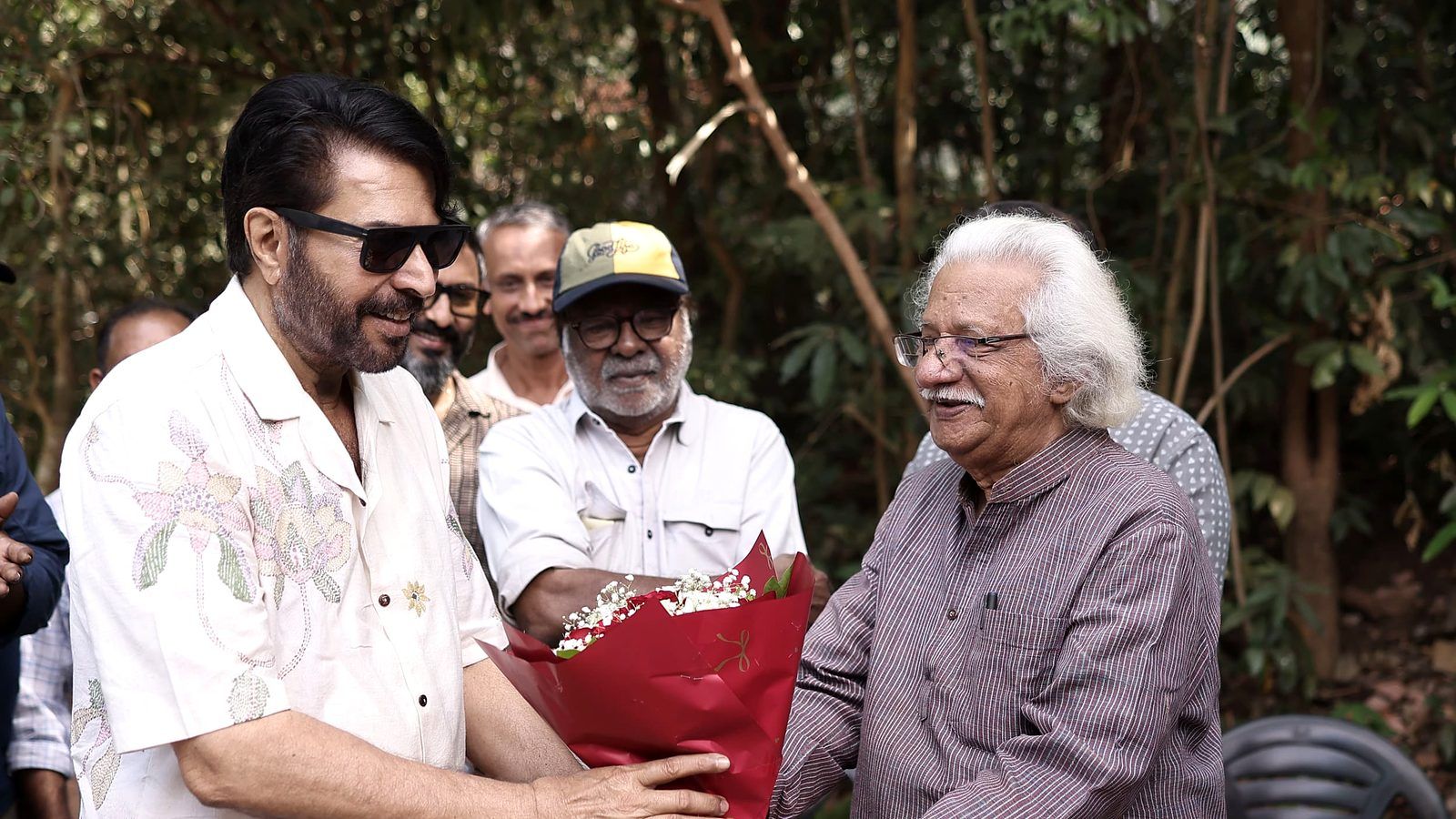 Mammootty hands a bouquet to Adoor Gopalakrishnan on the Padayaatra set