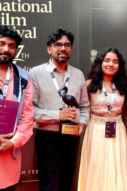 Malavazhi team holding their Best Film award at the Mumbai International Film Festival