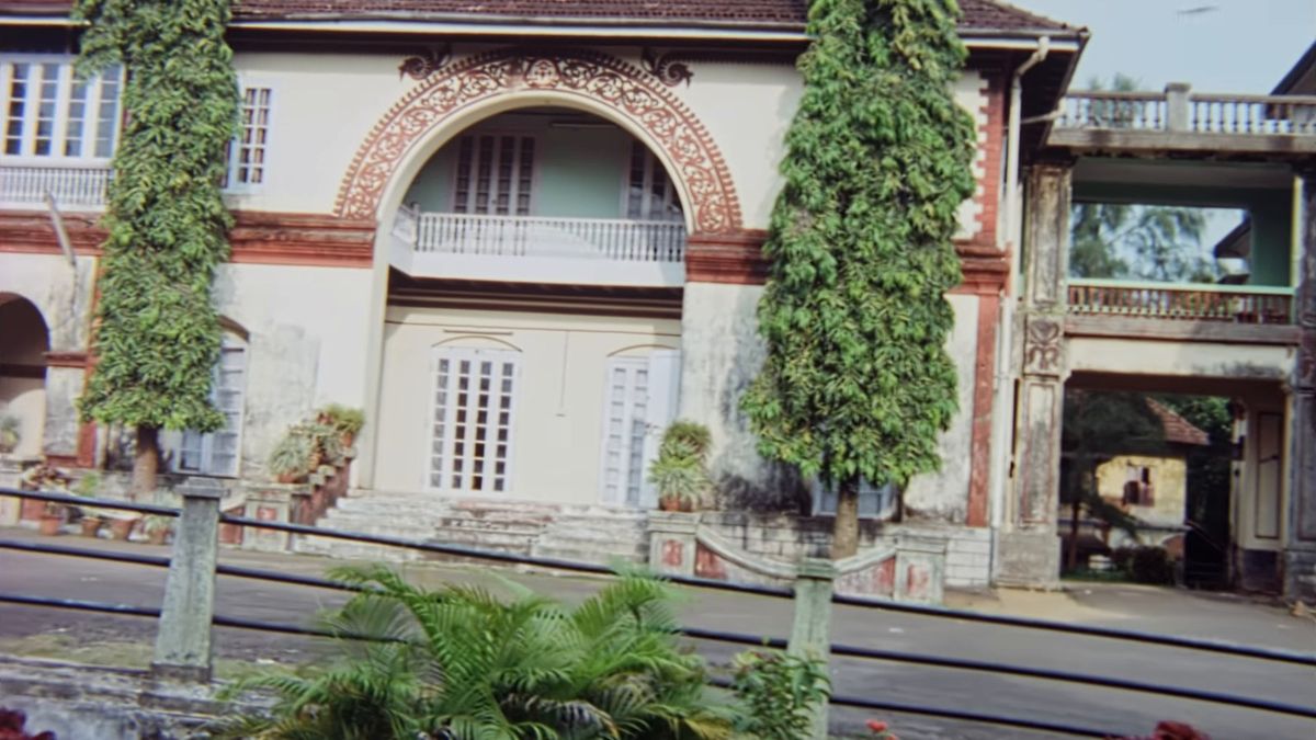 The tharavad exterior from the Manichitrathazhu 4K re-release trailer