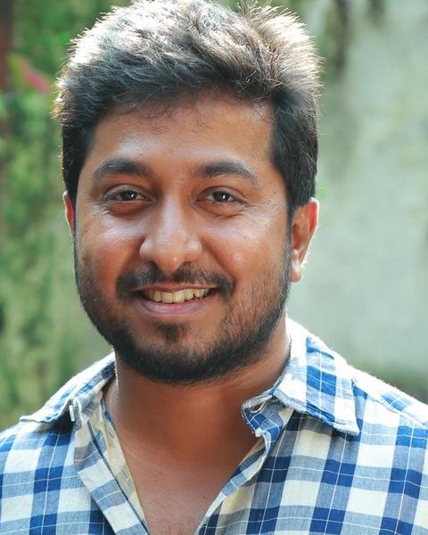 Vineeth Sreenivasan in a still from Aravindante Athidhikal