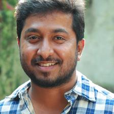 Vineeth Sreenivasan in a still from Aravindante Athidhikal