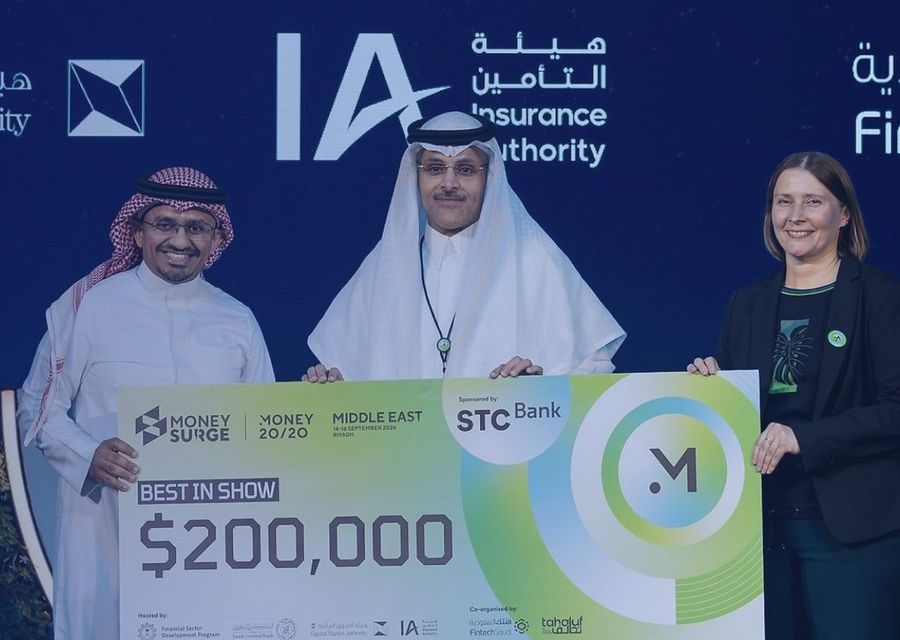 تنامي تتسلم شيك جائزة Best in Show في Money20/20 Middle East