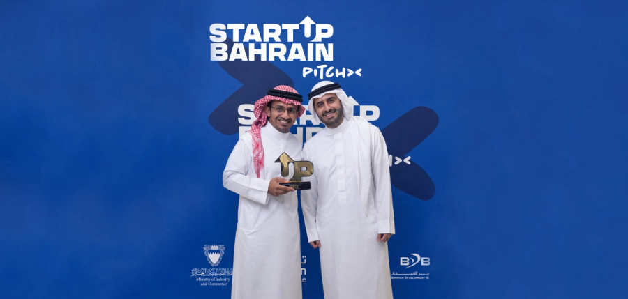 Tanami holding the StartUp Bahrain Pitch first place trophy