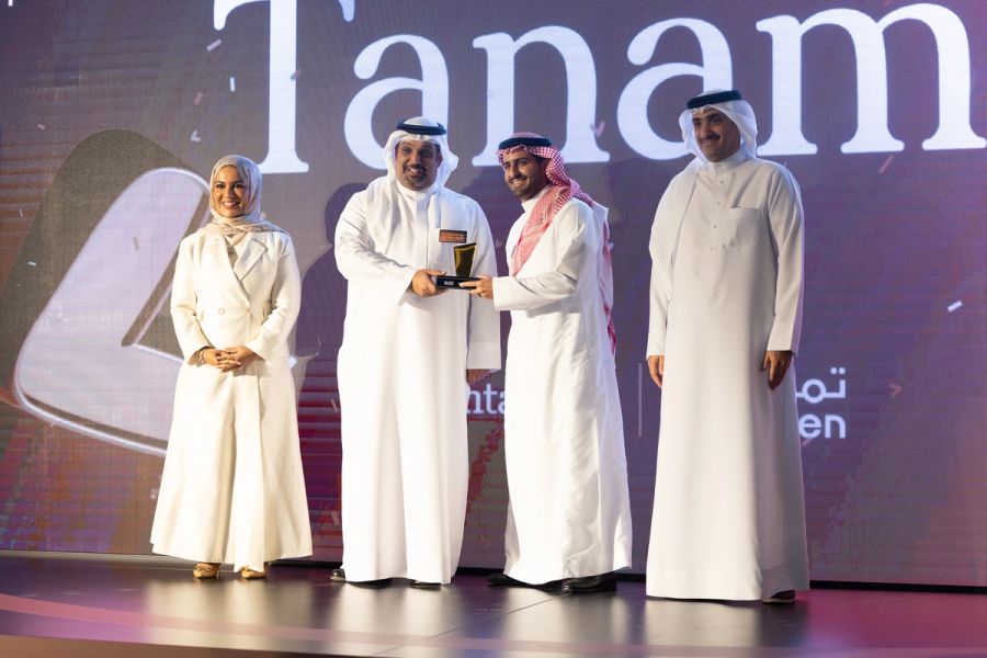 Tanami receiving the Startup of the Year award on stage