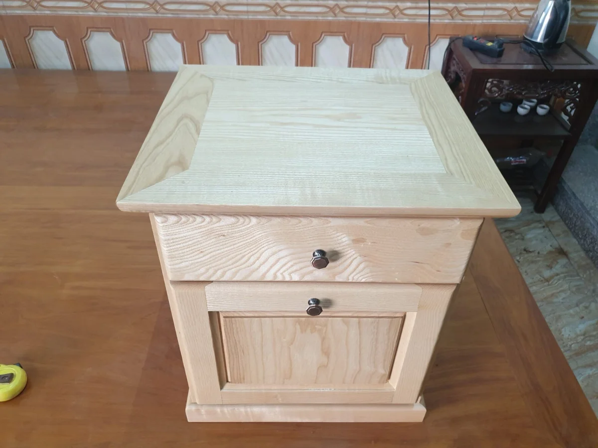 tủ kệ đầu giường gỗ tần bì đẹp hiện đại
