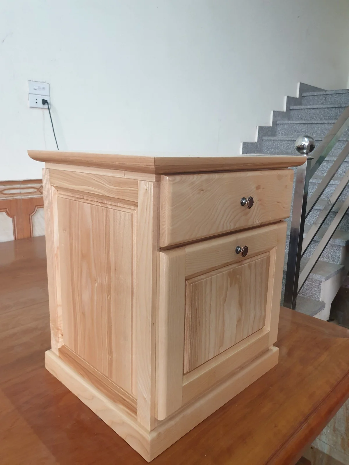 chi tiết tủ kệ đầu giường gỗ tần bì