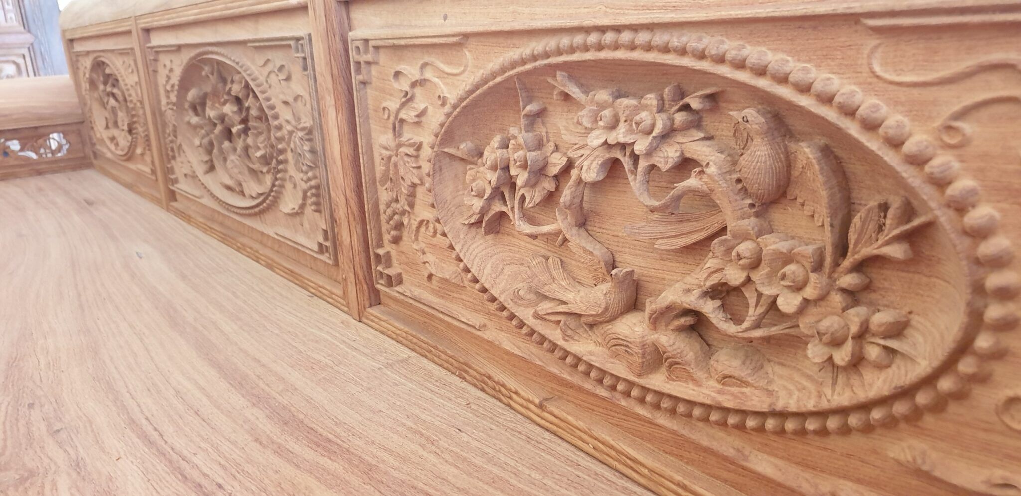 Kiểu dáng toàn diện trường kỷ Gỗ Hương Đá Vân Thửa Đồ Gỗ Trọng Hiếu.