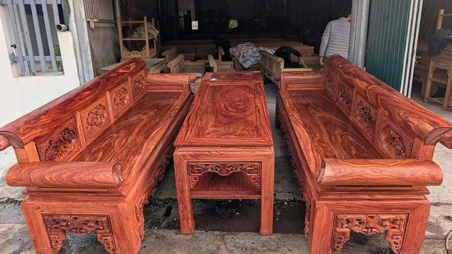 Bộ trường kỷ đại gỗ hương đá dài 2m81 của Đồ Gỗ Trọng Hiếu.