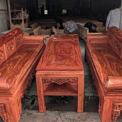 Siêu phẩm trường kỷ gỗ Hương Đá đại đục tay thủ công từ Đồ Gỗ Trọng Hiếu.