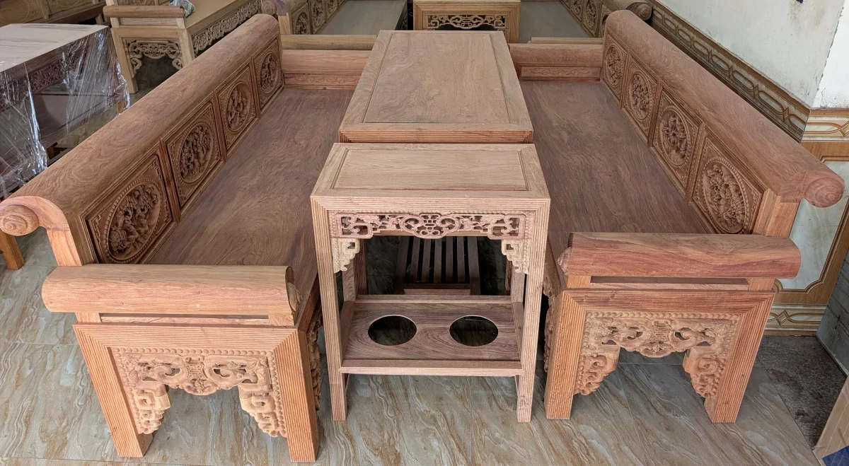 Bộ trường kỷ gỗ hương đá 2m19 hàng đại chân 12 chỉ đục chạm tinh xảo tại xưởng Đồ Gỗ Trọng Hiếu.