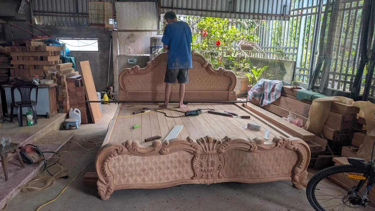 Giường gỗ gõ đỏ 1m8x2m vai dày 8cm hàng mộc tại xưởng Đồ Gỗ Trọng Hiếu