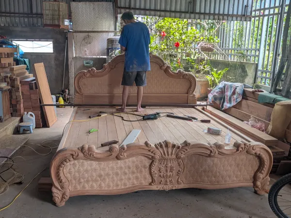 Giường gỗ gõ đỏ 1m8x2m vai dày 8cm hàng mộc tại xưởng Đồ Gỗ Trọng Hiếu