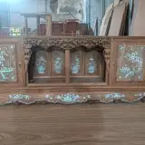chi tiết khảm ốc xà cừ đỏ lửa vàng chanh trên tủ chè gỗ gụ