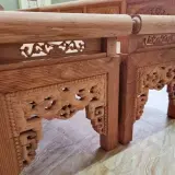 Chi tiết chân 11 chỉ và yếm đục Phúc Nho Hạt Cườm trên trường kỷ gỗ hương đá.