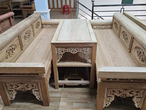 Trường kỷ gỗ Gụ Lào đục chạm thủ công tinh xảo từ xưởng Đồ Gỗ Trọng Hiếu.