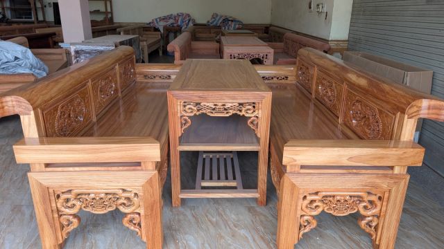 Bộ trường kỷ đại gỗ gõ đỏ hoàn thiện nước mộc tại xưởng Đồ Gỗ Trọng Hiếu