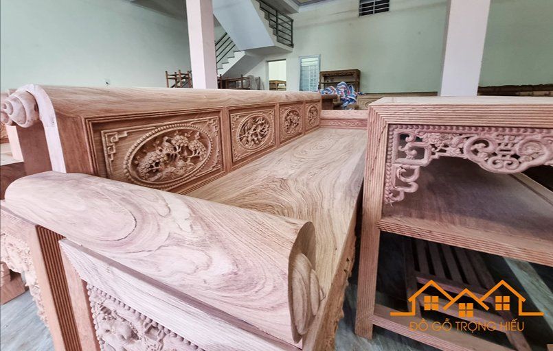 Độ dày ván và tay cuốn ảnh hưởng đến giá trường kỷ