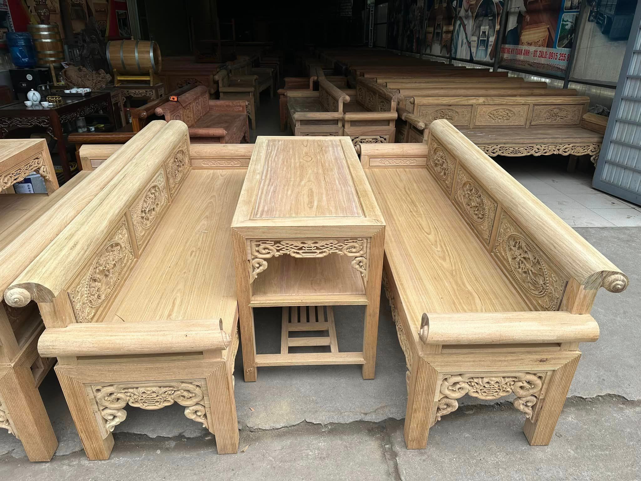 Trường kỷ gỗ Gụ Lào đục Tứ Quý thủ công tinh xảo của Đồ Gỗ Trọng Hiếu.