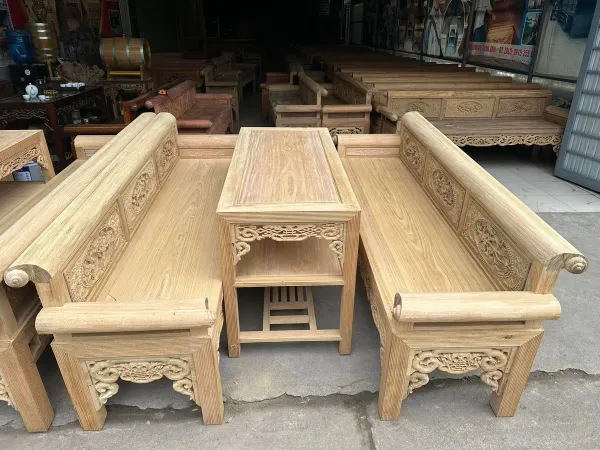 Trường kỷ gỗ Gụ Lào đục Tứ Quý thủ công tinh xảo của Đồ Gỗ Trọng Hiếu.