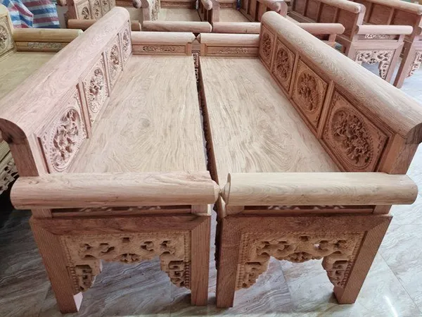 Trường kỷ gỗ hương đá truyền thống chạm khắc thủ công tại Đồ Gỗ Trọng Hiếu.
