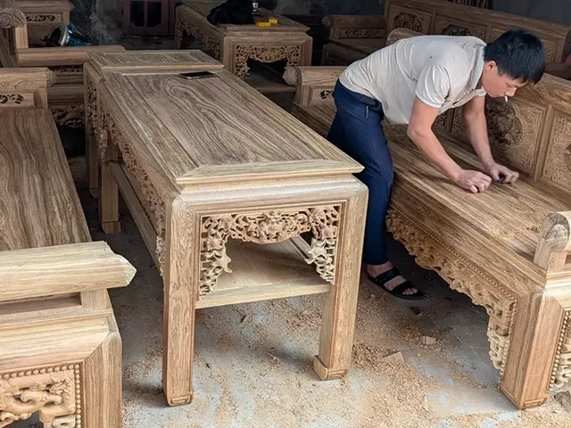 Bộ trường kỷ gỗ gụ Lào chân vấu, vân tuyển chọn từ xưởng Đồ Gỗ Trọng Hiếu.