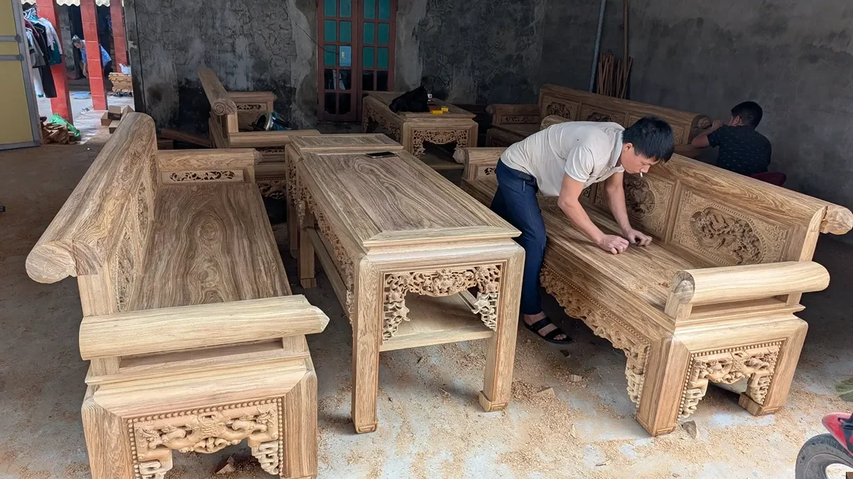 Bộ trường kỷ gỗ gụ Lào chân vấu dài 2m37 vân tuyển chọn của Đồ Gỗ Trọng Hiếu.