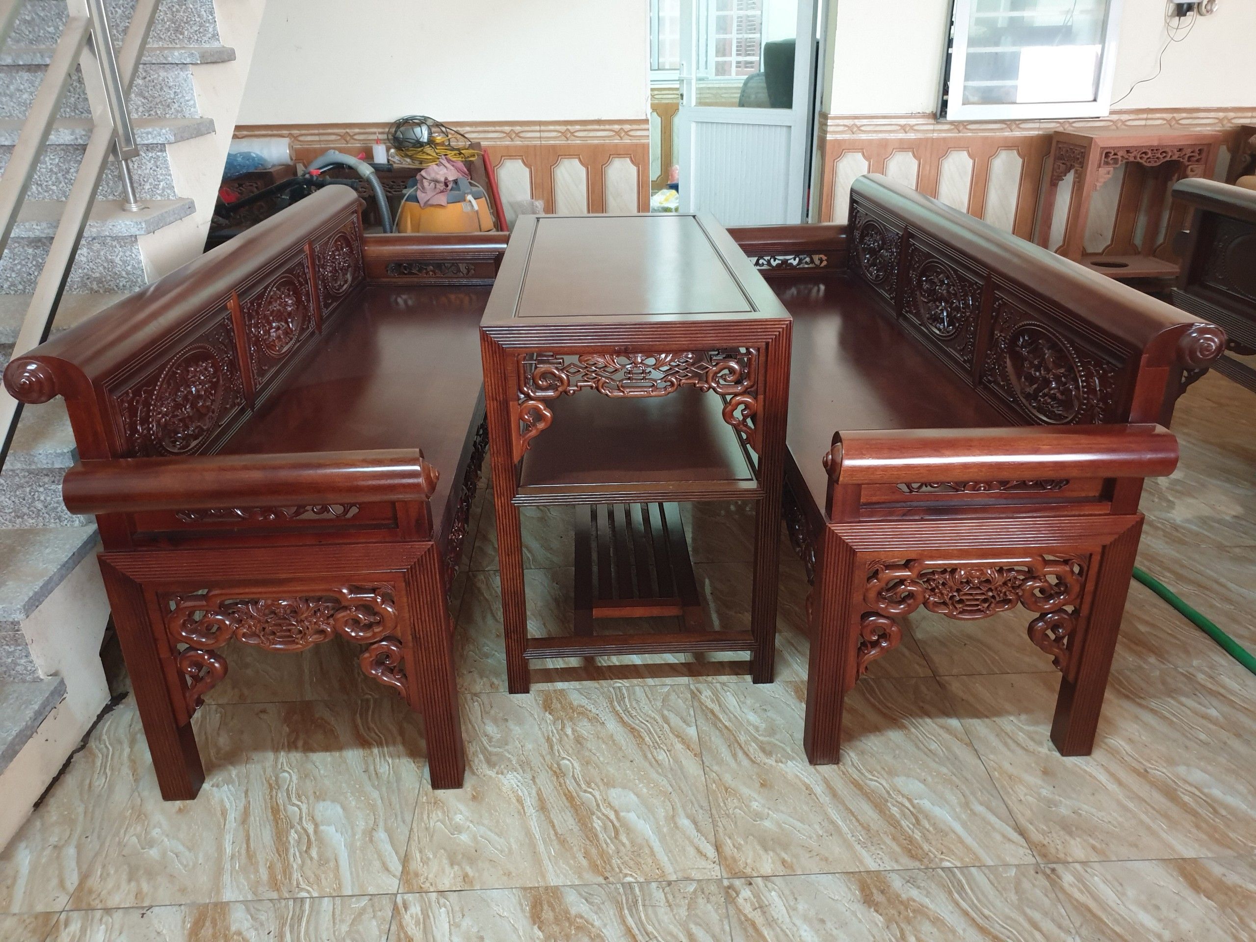 Trường kỷ gỗ Gụ Lào 1m97 đục tay thủ công tại Đồ Gỗ Trọng Hiếu.