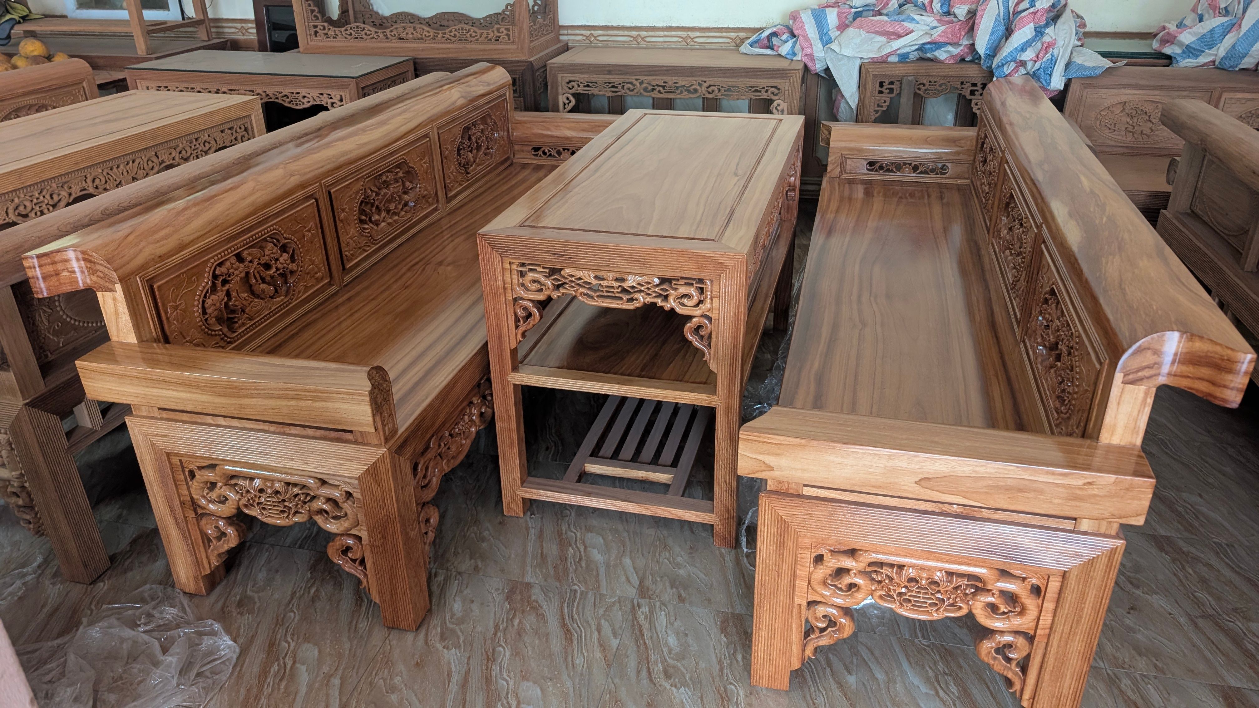 so-sanh-truong-ky-go-huong-da-va-go-gu-dep-nhat-2026