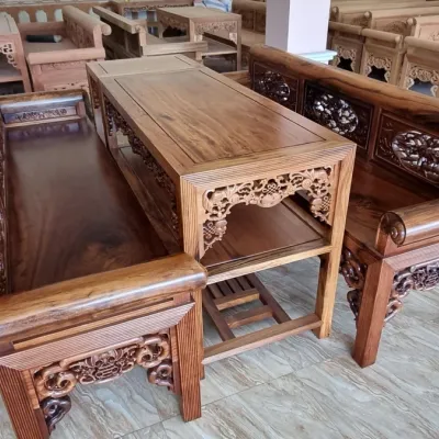 Trường kỷ gỗ gụ ta Quảng Bình đục tay thủ công từ xưởng Đồ Gỗ Trọng Hiếu.