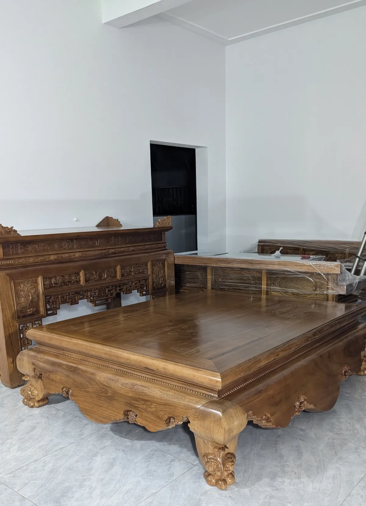 trường kỷ gỗ gụ ,bàn thờ gia tiên,sập gụ chân quỳ
