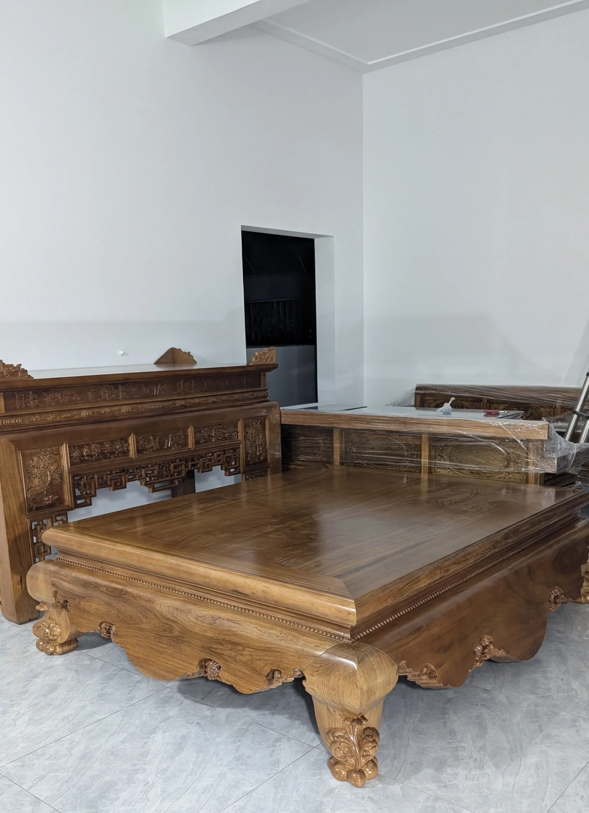 trường kỷ gỗ gụ ,bàn thờ gia tiên,sập gụ chân quỳ