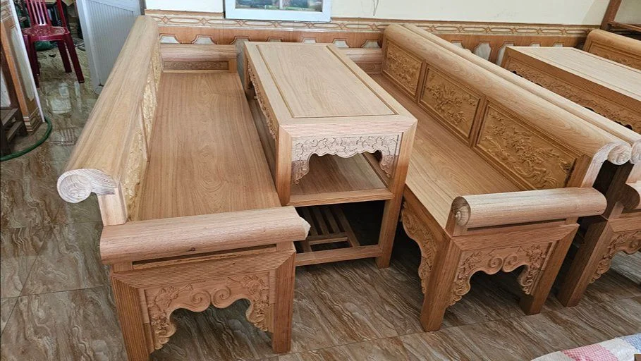 Toàn cảnh bộ trường kỷ gỗ gụ Lào 2m19 chân 11 chỉ sang trọng.