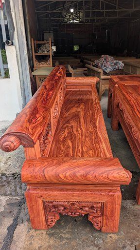 Toàn cảnh trường kỷ đại gỗ hương đá 2m81 chân 13 chỉ từ góc thứ hai Đồ Gỗ Trọng Hiếu.